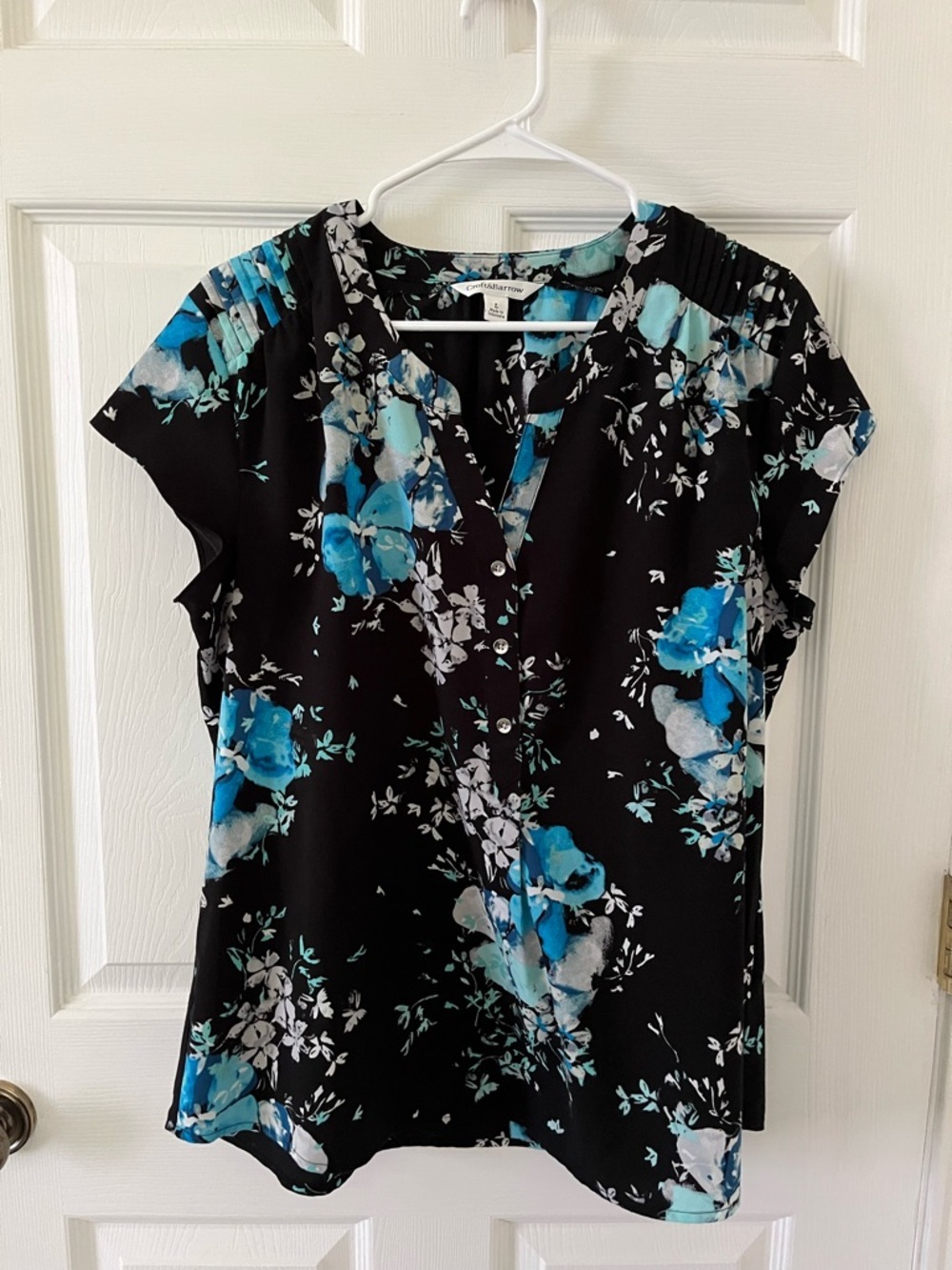 Croft&Barrow Black and Blue Floral Short Sleeve Blouse